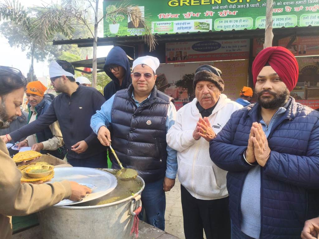 ਮਾਤਾ ਗੁਜਰ ਕੌਰ ਜੀ ਅਤੇ ਚਾਰ ਸਾਹਿਬਜਾਦਿਆਂ ਜੀ ਦੀ ਲਾਸਾਨੀ ਸ਼ਹਾਦਤ ਨੂੰ ਸਮਰਪਿਤ ਲੰਗਰ ਲਗਾਇਆ